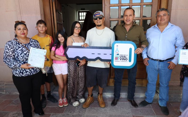 Entregan premios del sorteo de la Feria de la Uva y el Vino a los ganadores