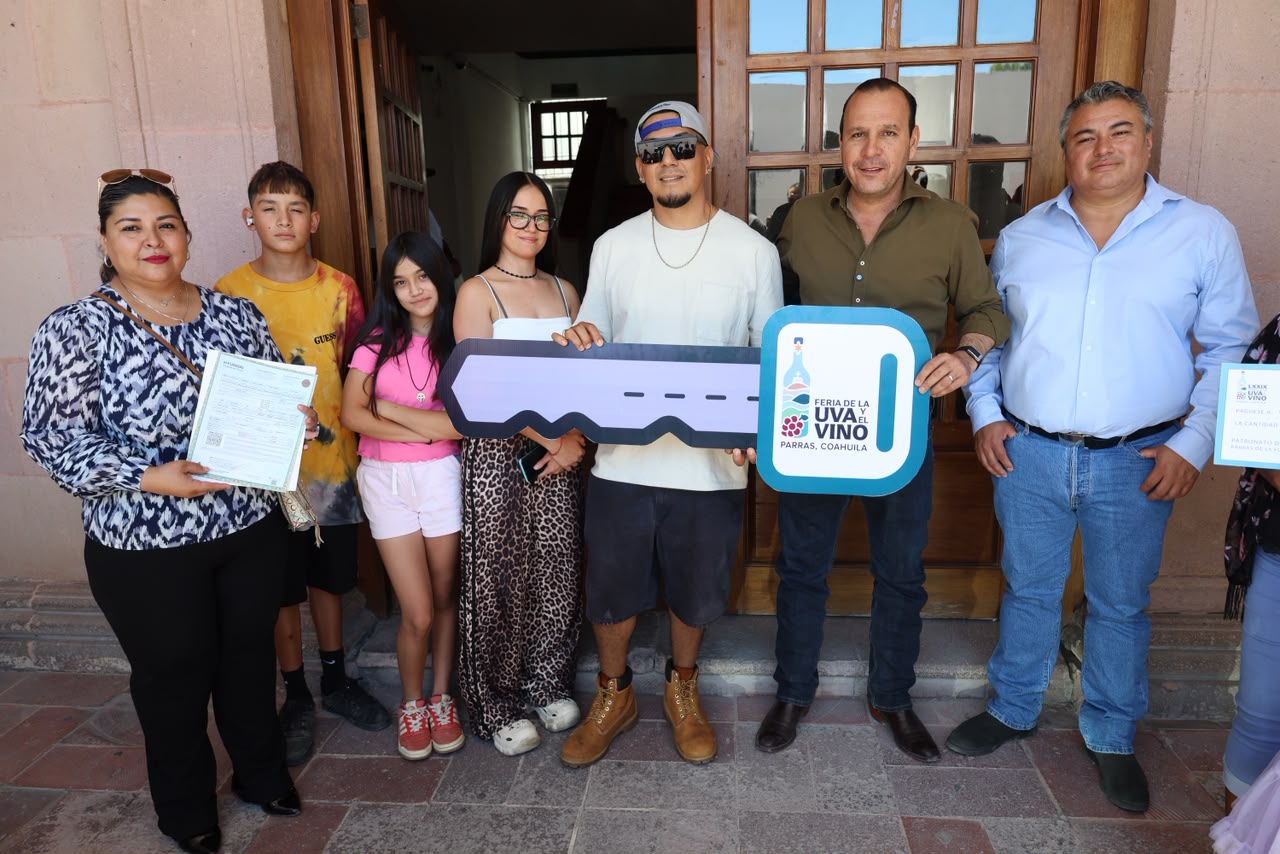 Entregan premios del sorteo de la Feria de la Uva y el Vino a los ganadores