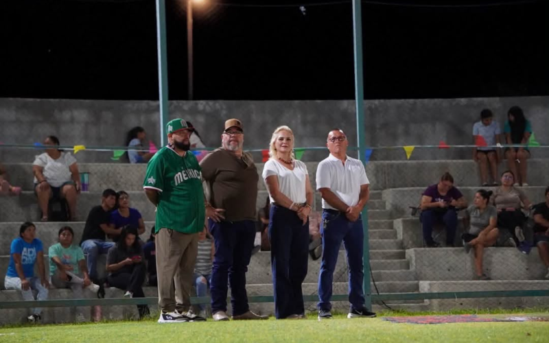 Emocionante inicio de la serie final de la Liga de Softbol Gachupines en Villa de Palaú