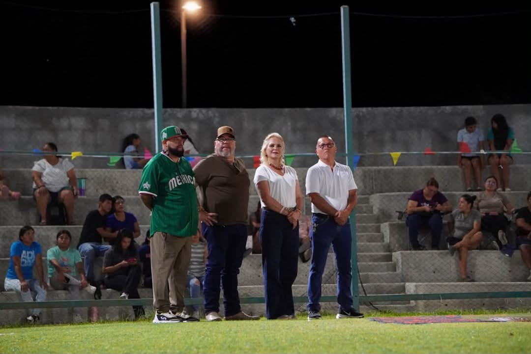 Emocionante inicio de la serie final de la Liga de Softbol Gachupines en Villa de Palaú