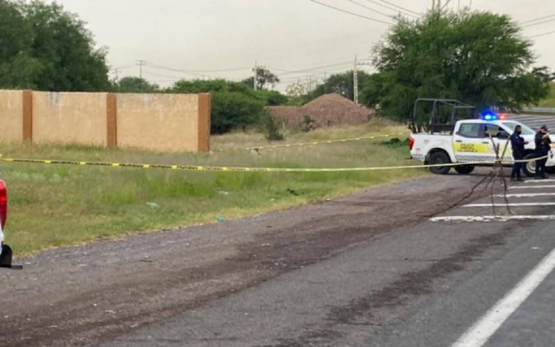 Violencia en Guanajuato: hallan cu3rpo de una mujer en la salida de Salamanca hacia Celaya