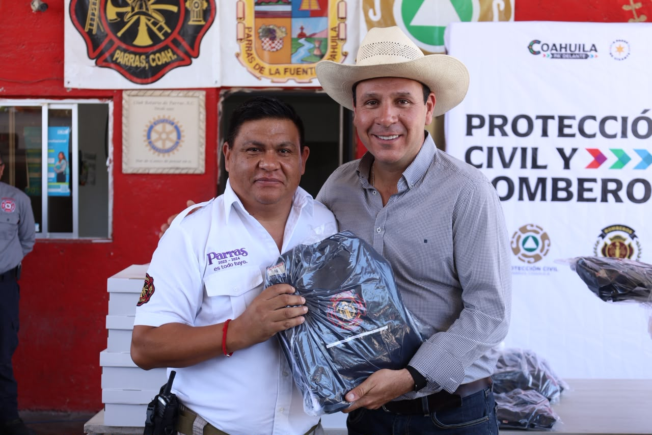Refuerza Parras operatividad del Cuerpo de Bomberos