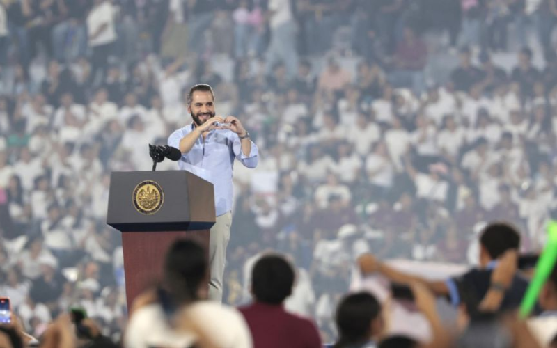 Nayib Bukele aumentará a 3 mdd su inversión en educación al año; ofrecerá 50 mil becas universitarias en El Salvador