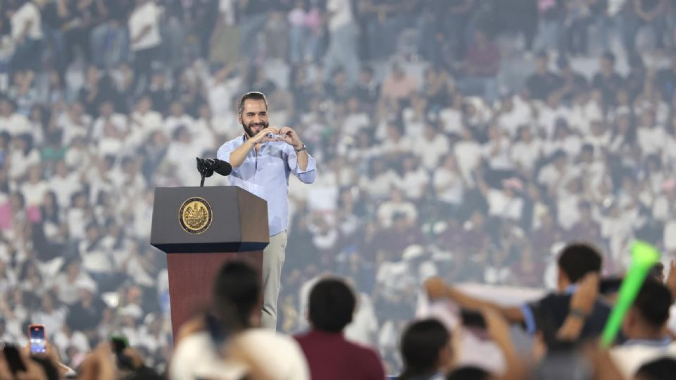 Nayib Bukele aumentará a 3 mdd su inversión en educación al año; ofrecerá 50 mil becas universitarias en El Salvador