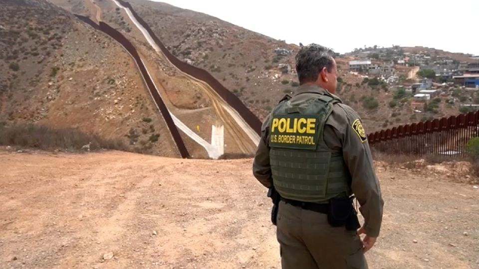 Estados Unidos reanuda la construcción del muro fronterizo de 100 km entre México y Arizona