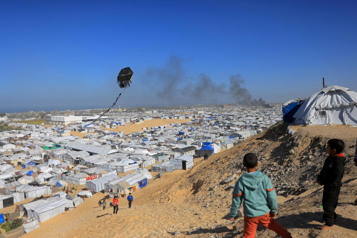 Israel am3naza con intensificar ataques a Gaza por niños palestinos que vuelan papalotes