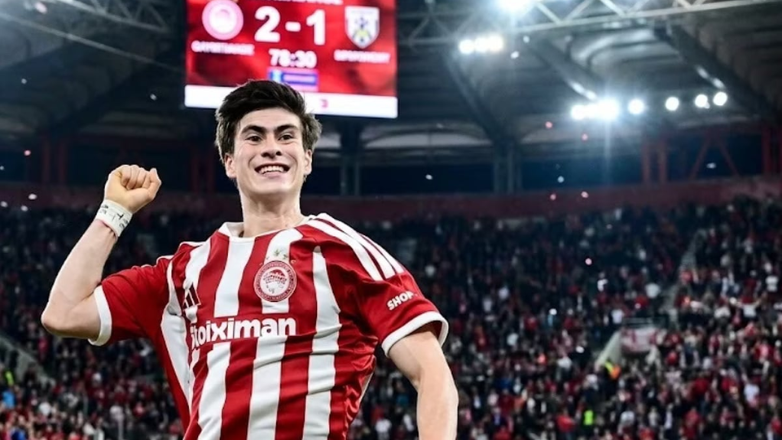 ¡La ‘Hormiga’ pica y pica! Armando González marca su primer doblete en Europa en victoria del Olympiacos