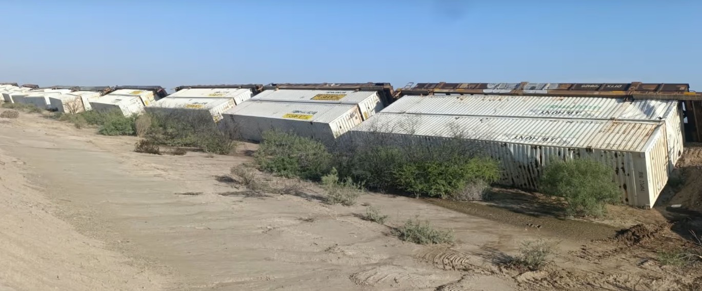DESCARRILA UN REMOLINO 80 VAGONES EN GENERAL CEPEDA