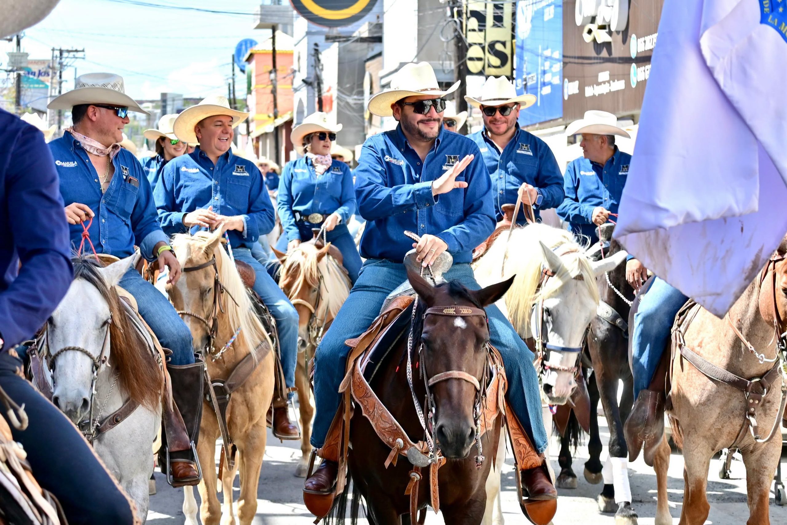 Encabeza Carlos Villarreal la Cabalgata “Sedero de Hidalgo”