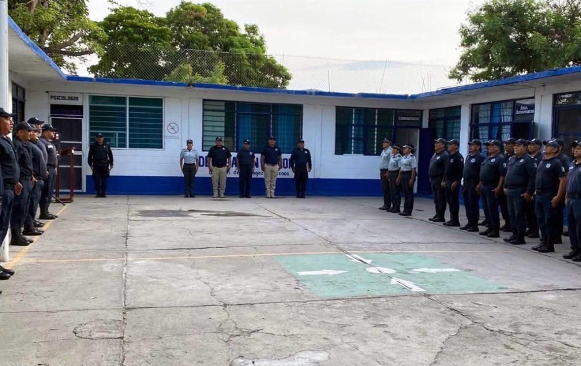 Toman Defensa y SSP Comisaría de Juchitán y revisan a agentes