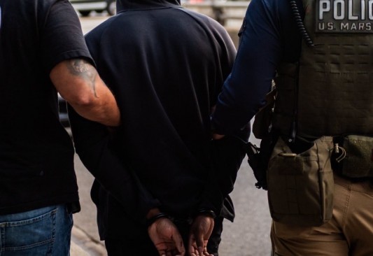 Sentencian a traficante de personas texano