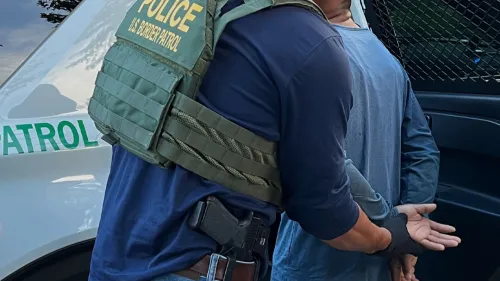 Arresta CBP a 2 hombres por ultraje de menores