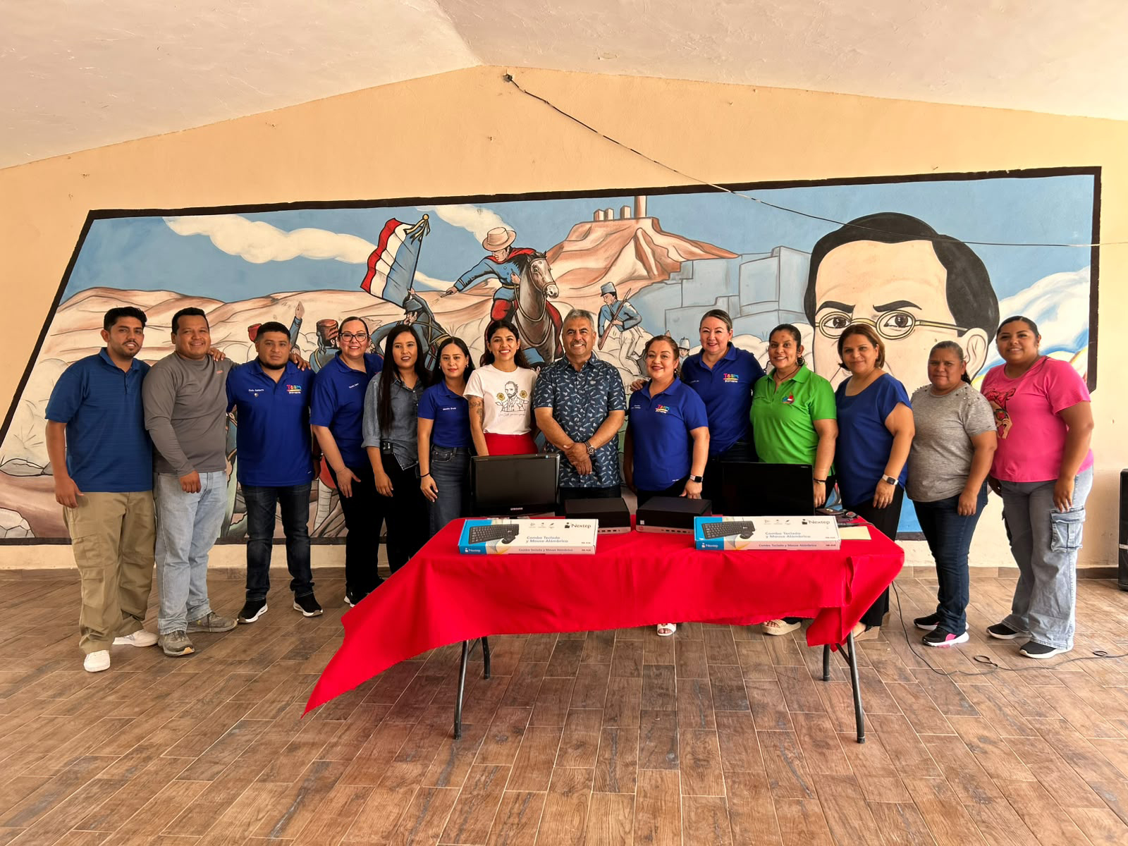 Entrega C4 quipo de cómputo a primaria