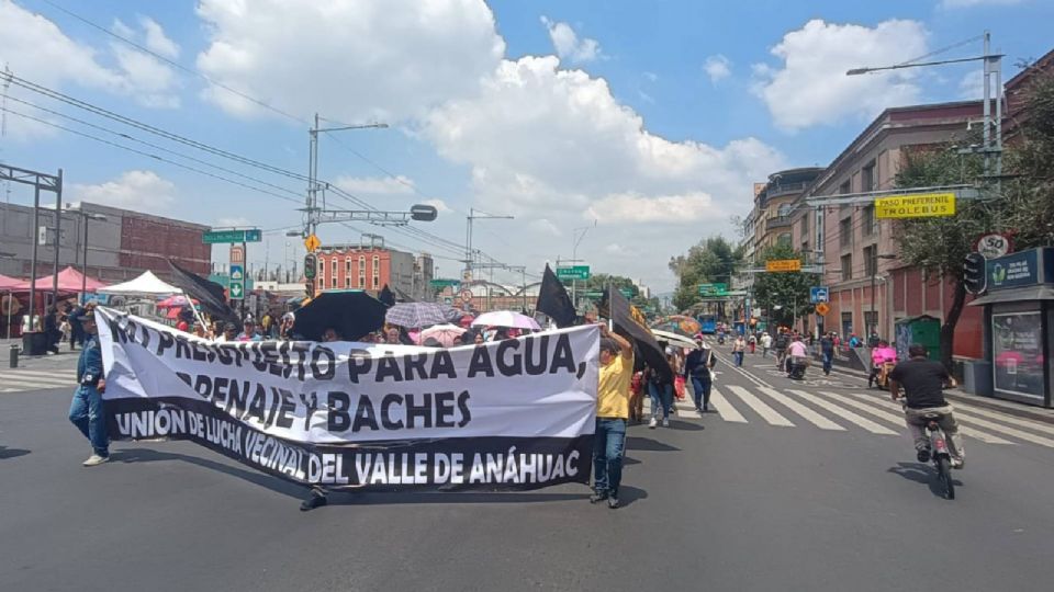 Damnificados del sismo de 2017 bloquean Eje Central