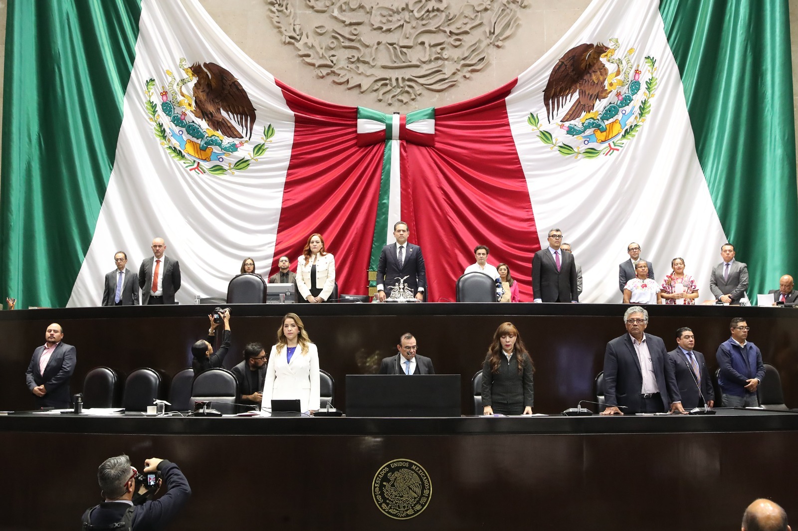 El Pleno de la Cámara de Diputados guardó minuto de silencio por fallecimiento de cinco recién nacidos en Durango