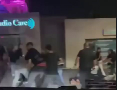 (VIDEO) CAPTAN PELEA ENTRE MESEROS Y CLIENTES EN SAYU DE SALTILLO