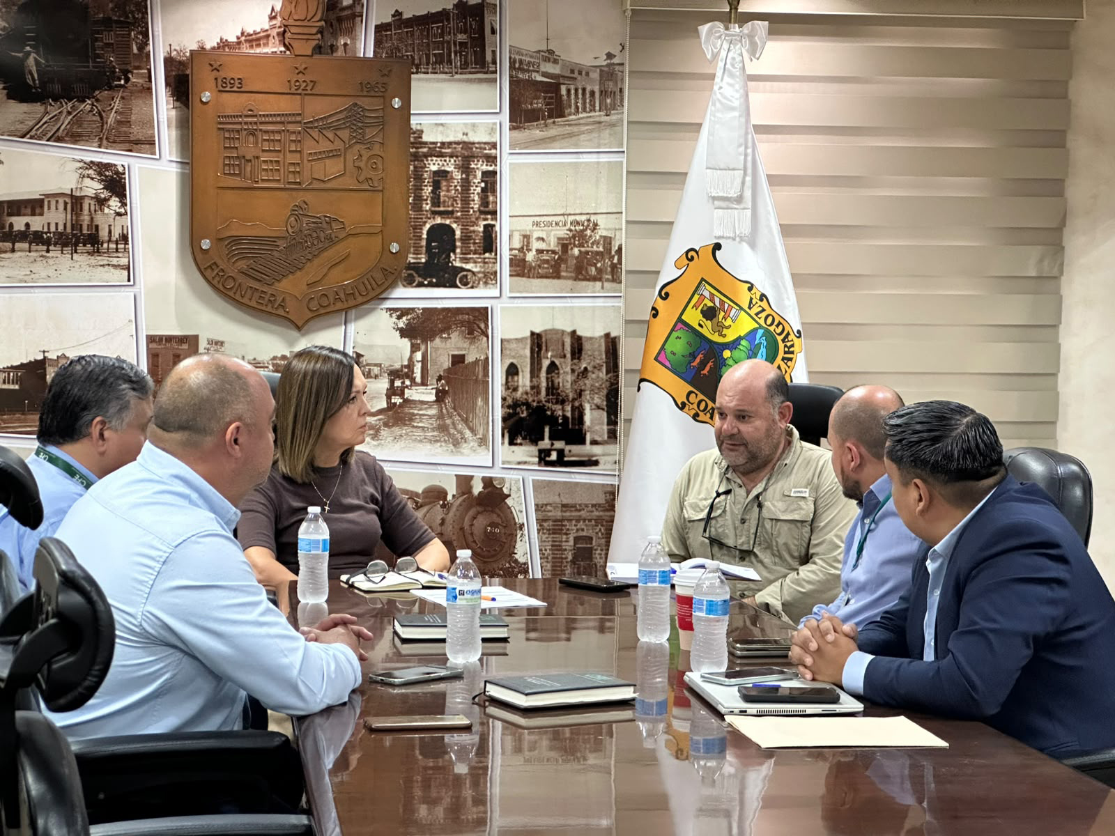 Coordina Alcaldesa Sari Pérez acciones con personal de CFE