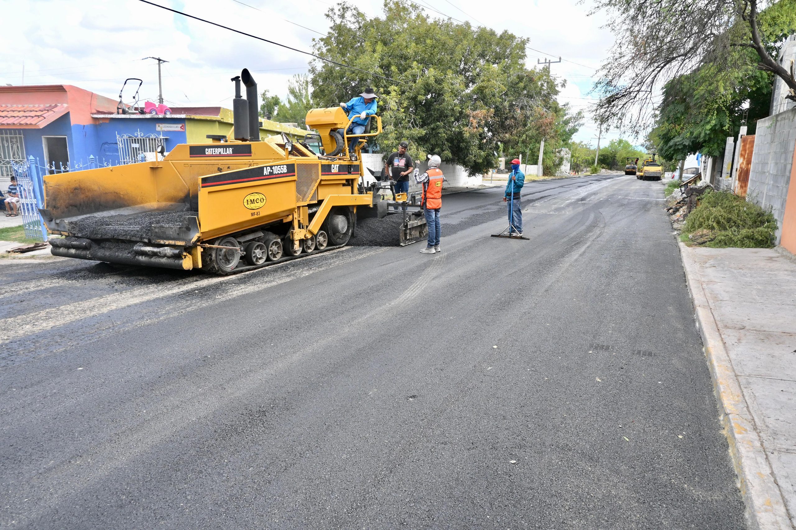 Entregan pavimentación en la Colonia Huizachal