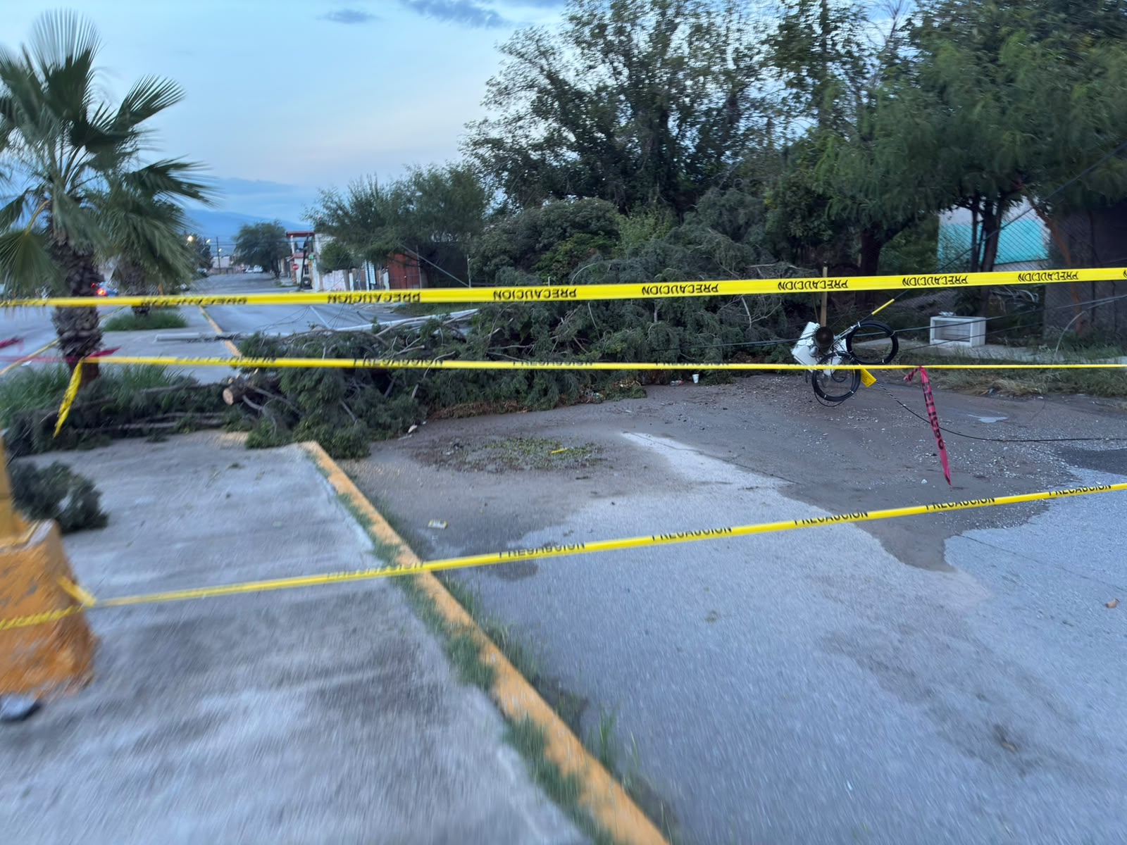 Azota tormenta y deja destrozos en Castaños