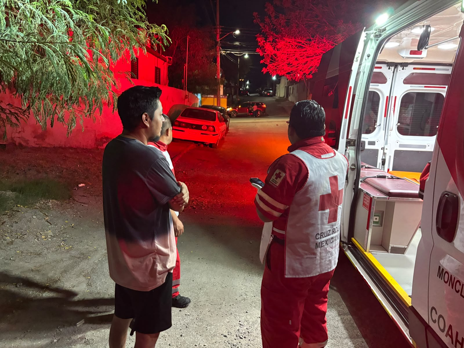 Intenta frenar al “Zeus” y resulta con fractura