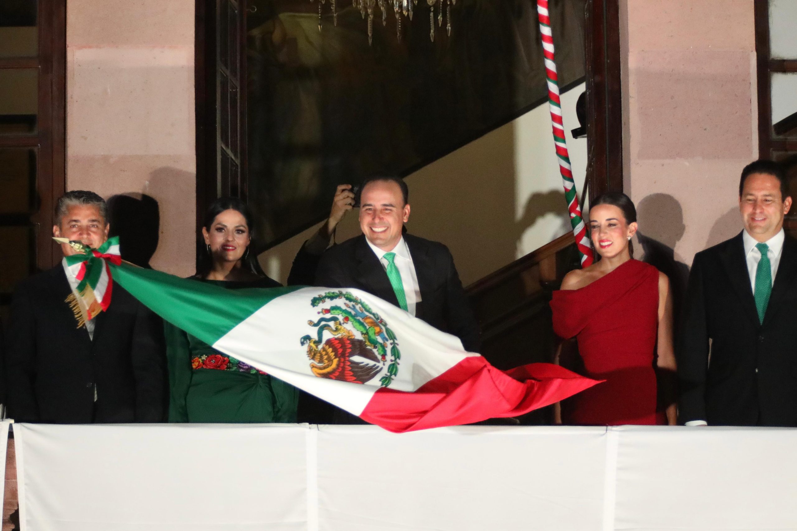 INVITA MANOLO JIMÉNEZ A VIVIR EN PALACIO EL GRITO DE INDEPENDENCIA