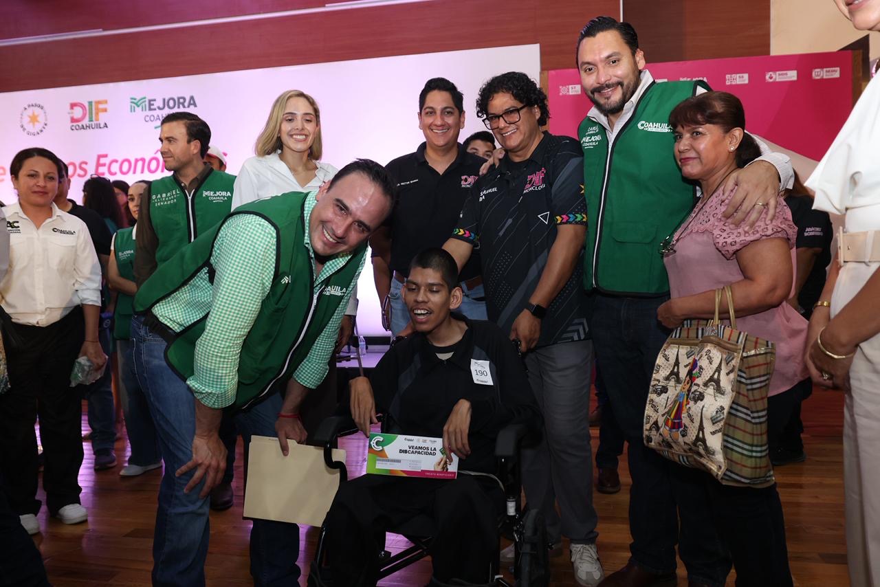 ENTREGAMOS BECAS DE 10 MIL PESOS A MILES DE PERSONAS CON DISCAPACIDAD