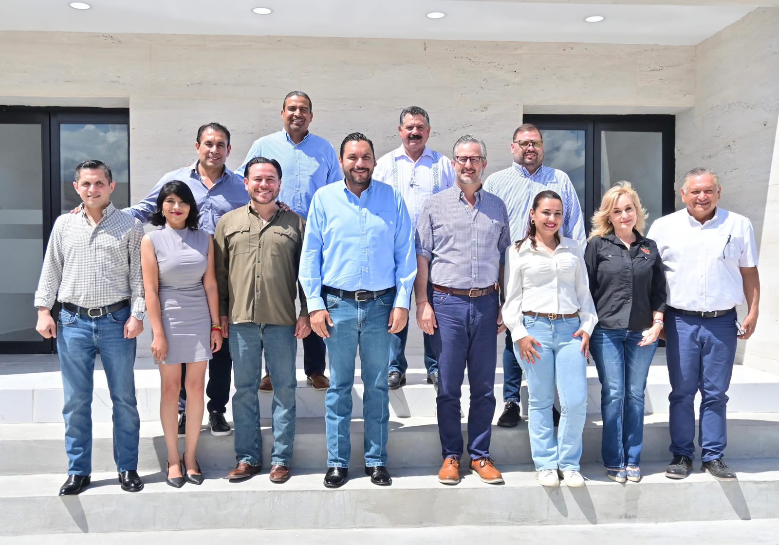 Busca Carlos vincular educación y empresas