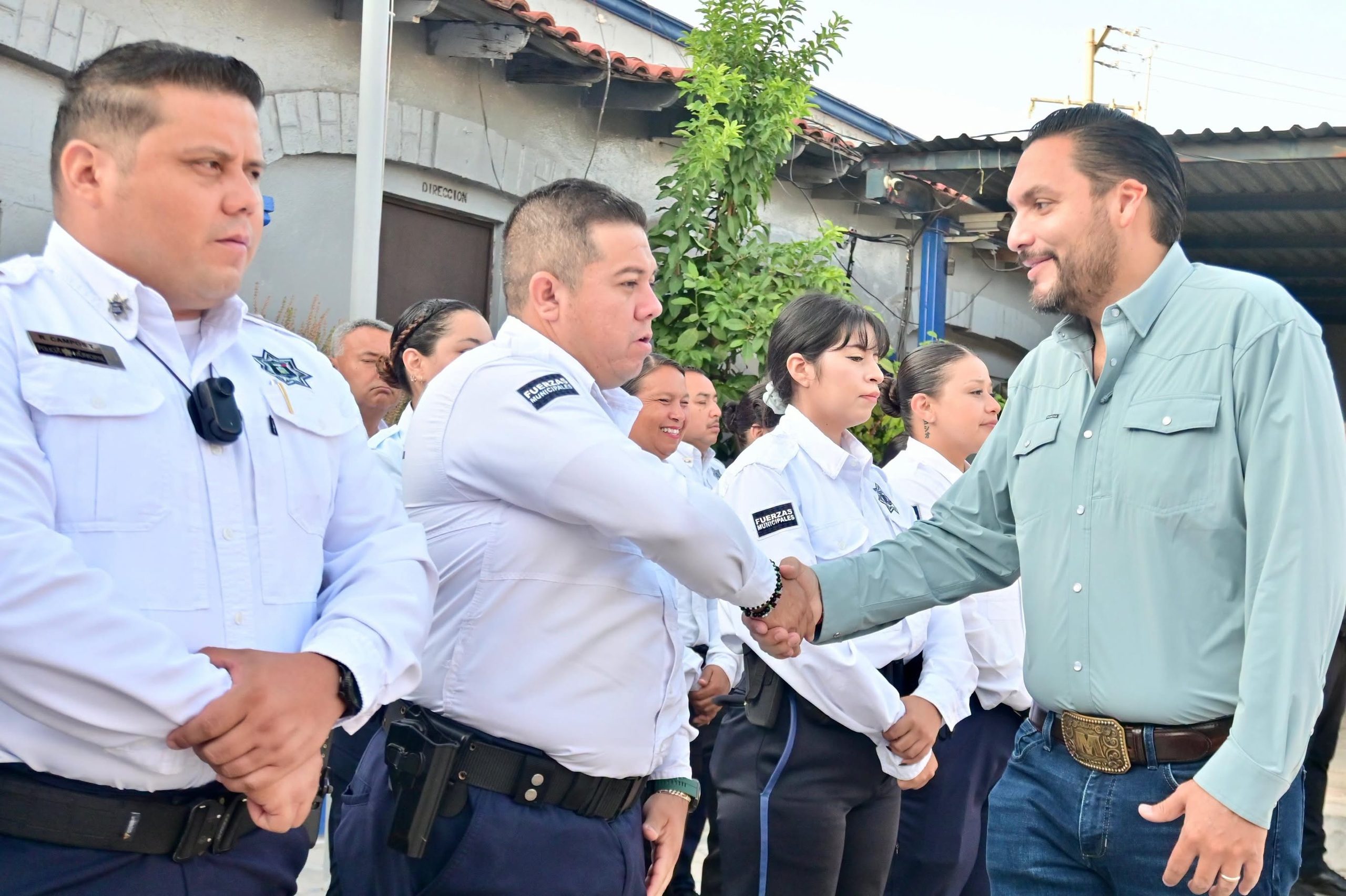 Refuerza Carlos Villarreal la preparación de los policías