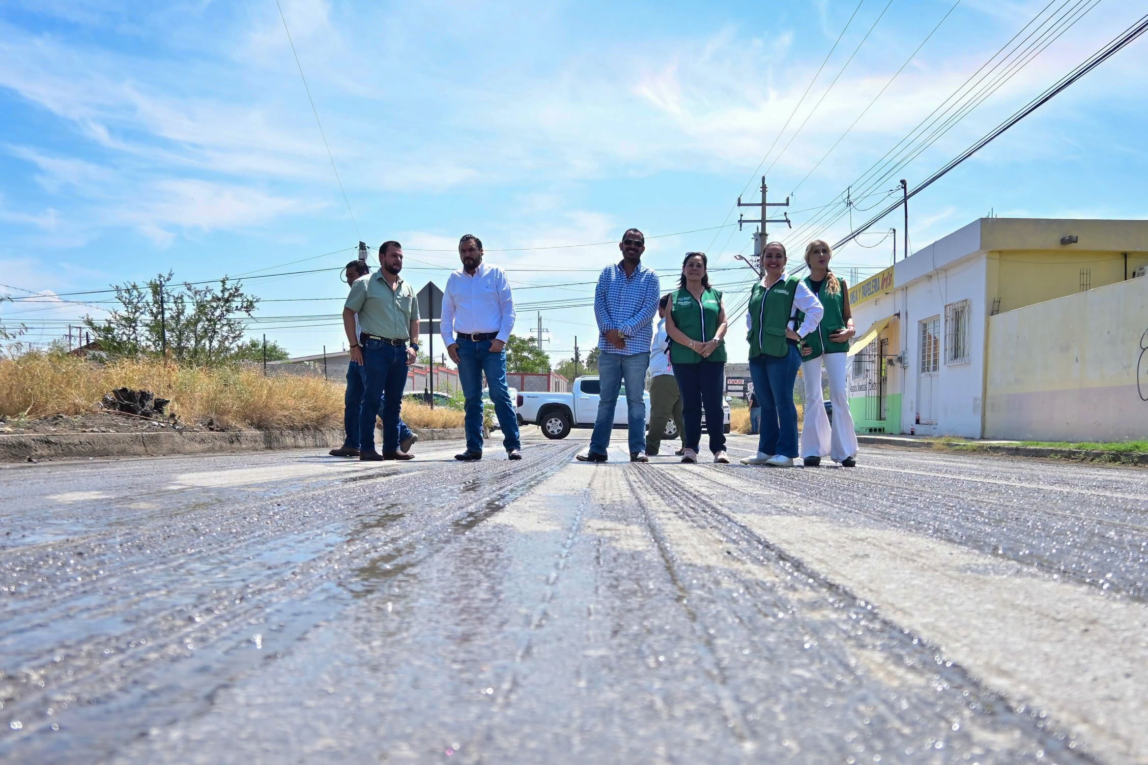 Recorre Villarreal colonias y revisa avances de obras