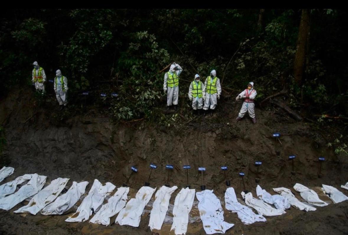 Suman más de mil muertos en Nepal