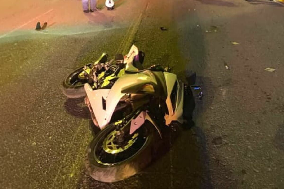Muere motociclista tras chocar contra un poste
