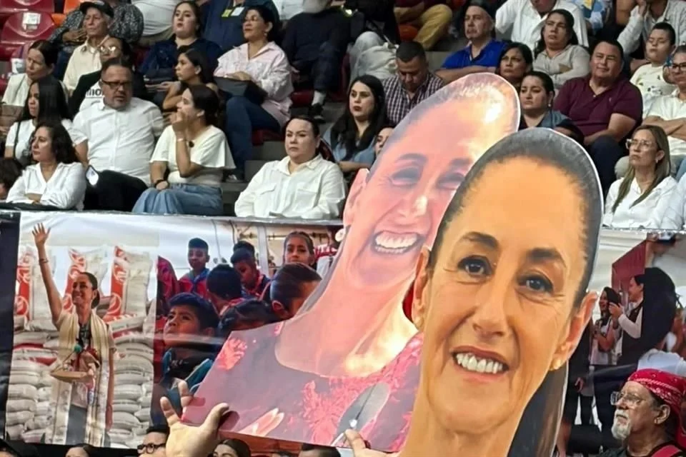 Ningún Presidente puede tener dos banderas.- CSP