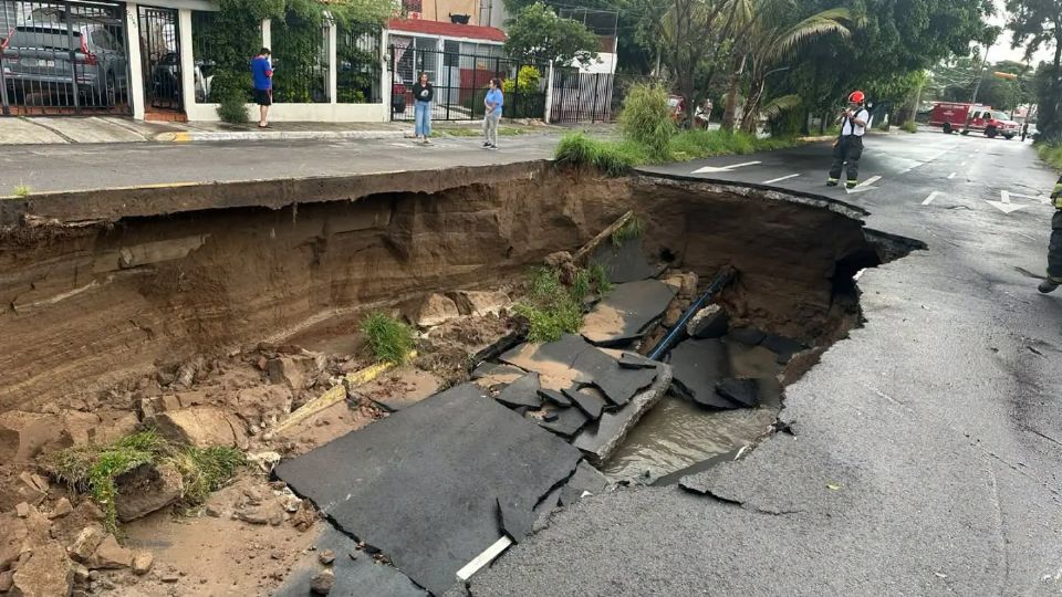 Se abre socavón en Guadalajara