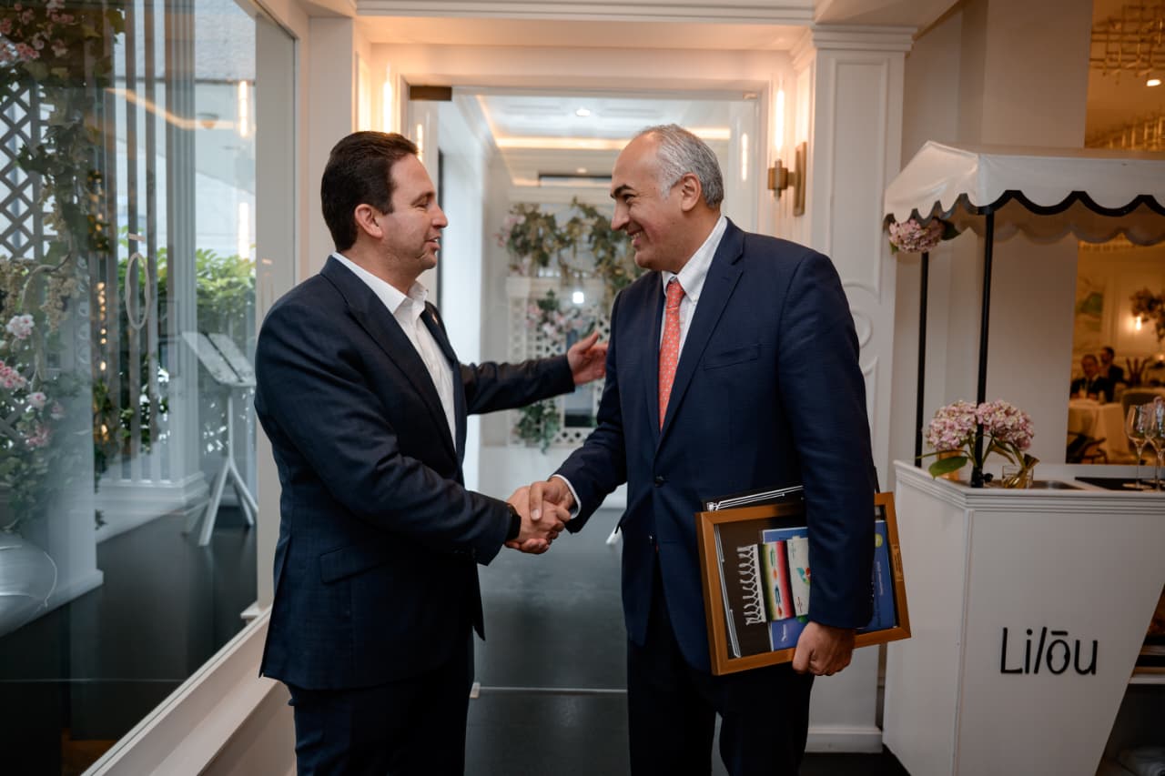 Se reúne Javier Díaz con directivo del Banco de Desarrollo de América del Norte