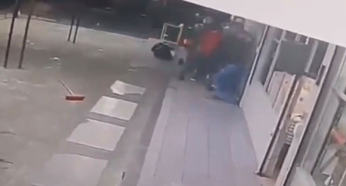 Se negó a seguir trabajando y terminó presuntamente agredido