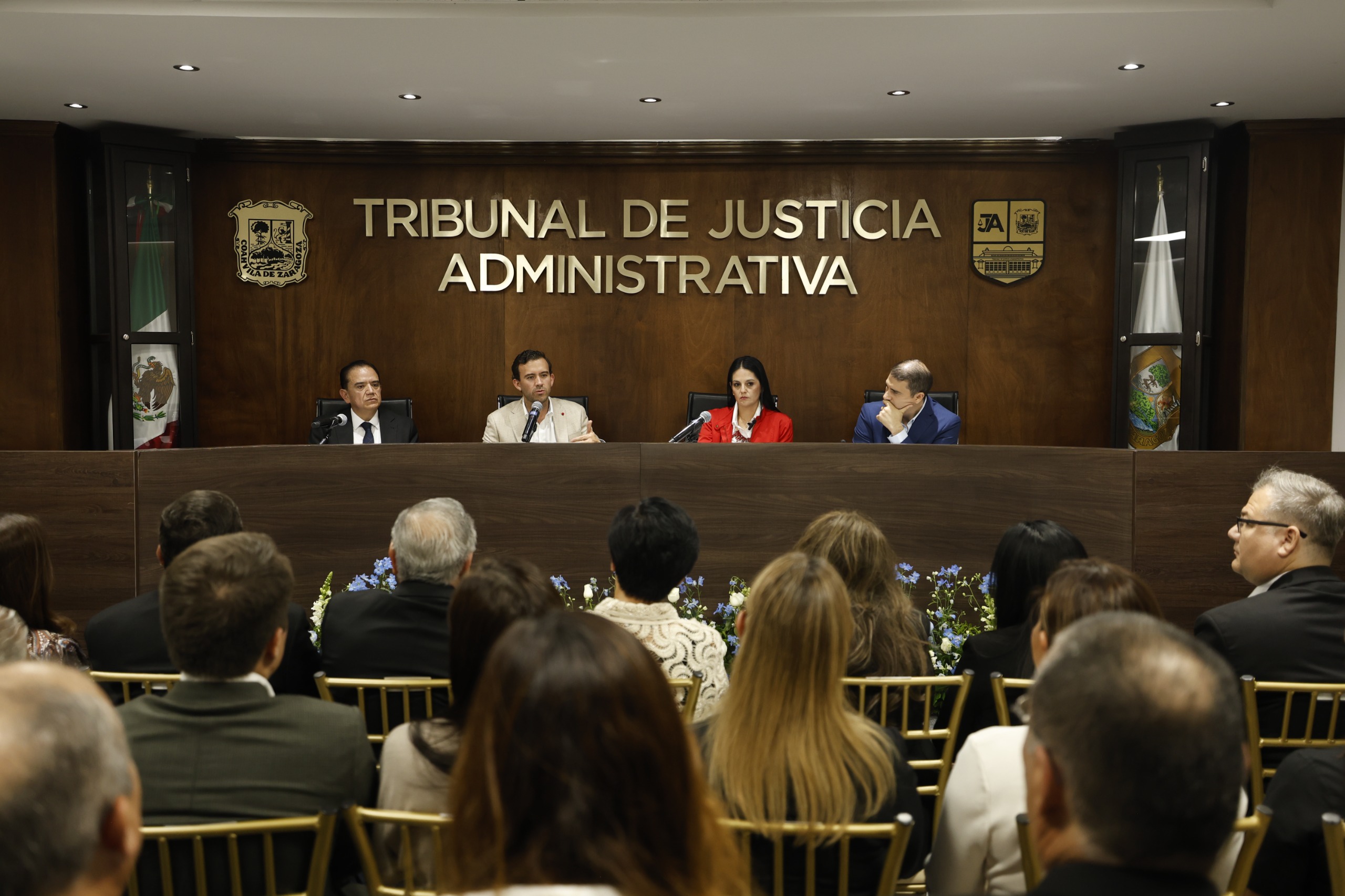 Analiza Tribunal desafíos de autonomía constitucional