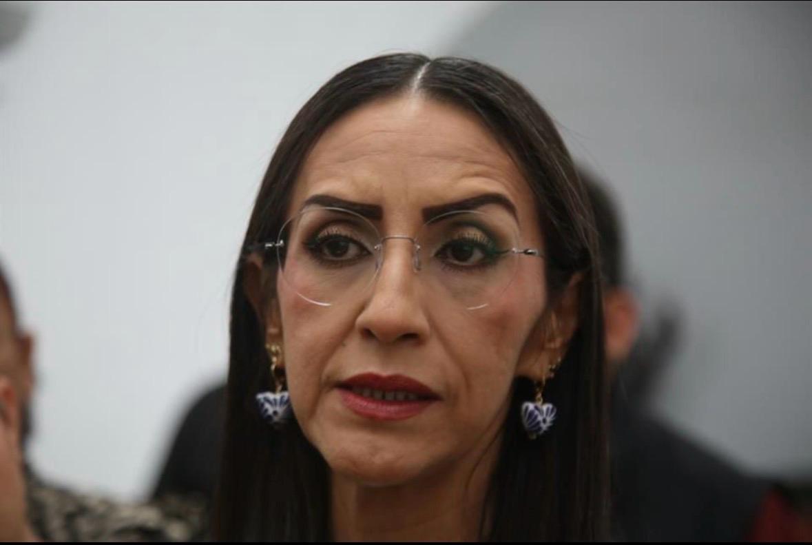 Troca prestada; mascota, sin escolta.- Laura Imelda