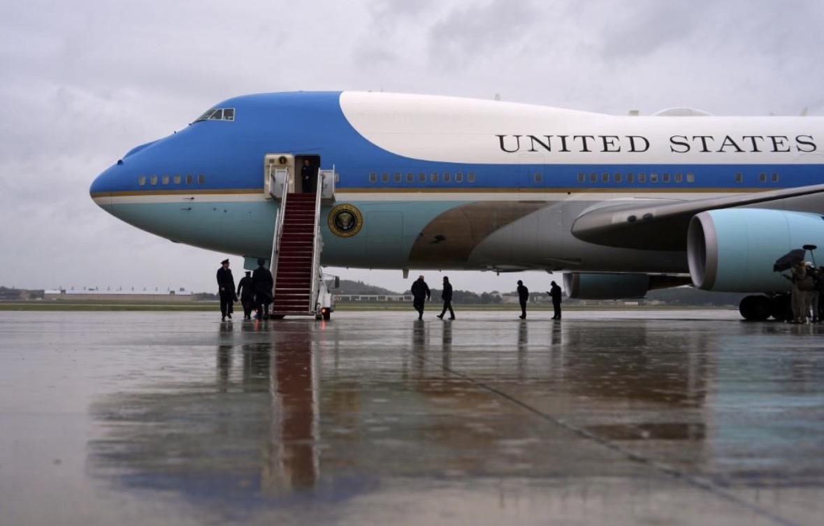 Excluyen a CNN en los viajes del Air Force One