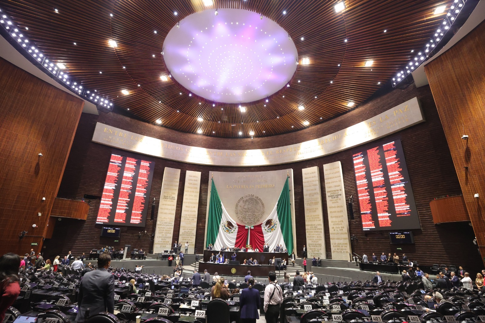Guardan en la Cámara de Diputados minuto de silencio por victimas de explosión en Temascalcingo, Estado de México