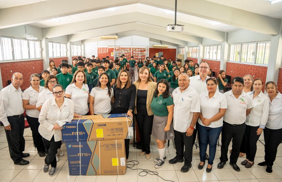 Celebra CECyTEC Castaños 32 años formando generaciones