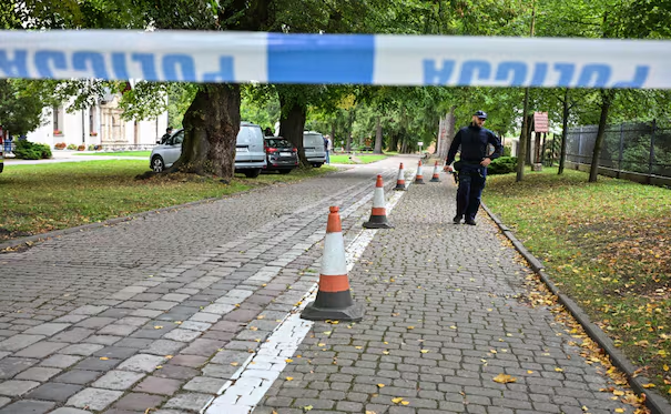Ataque con cuch*llo en abadía de Polonia deja un sacerdote muert* y 5 heridos; clérigos se interpusieron entre atacante y visitantes
