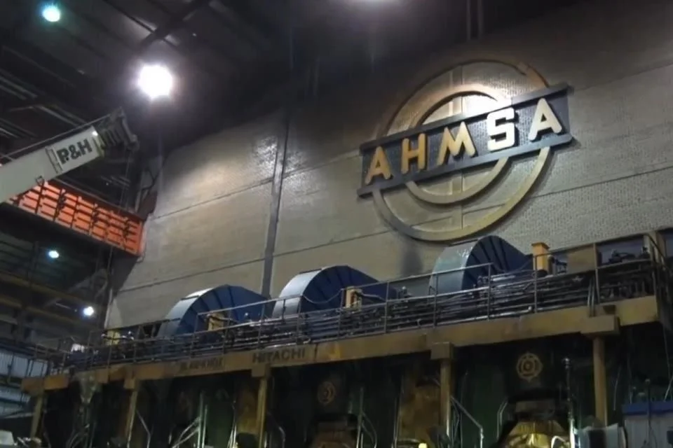 Queda en vilo venta de AHMSA; postergan fallo de la subasta