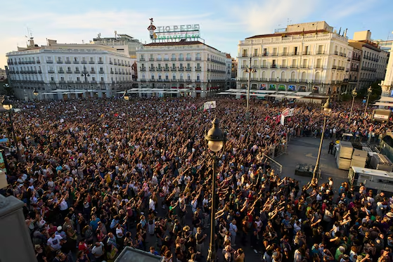 Una multitud marcha en Madrid contra el desalojo de una mujer de 87 años; exigen frenar el costo de la vivienda en España