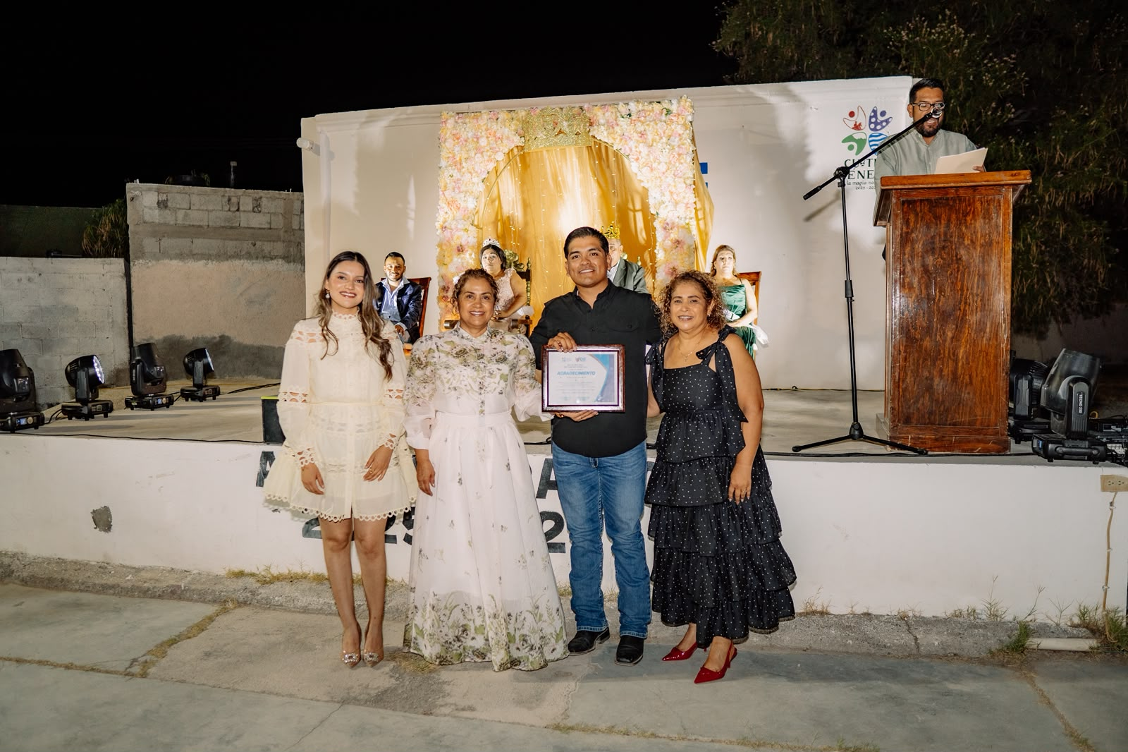 CELEBRA DIF CUATRO CIÉNEGAS CORONACIÓN DE GRUPO “NUEVO AMANECER