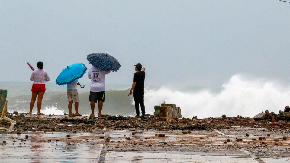 Huracán “Polo” amenaza con alto oleaje en BCS y lluvias intensas en más de la mitad del país