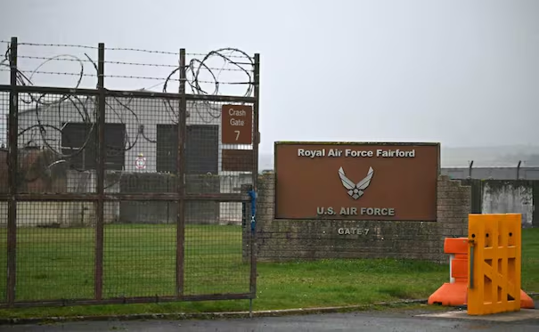 Arrestan a 5 hombres por sospecha de terrorismo cerca de base británica de Fairford, usada por EU; Trump elogía actualción de autoridades