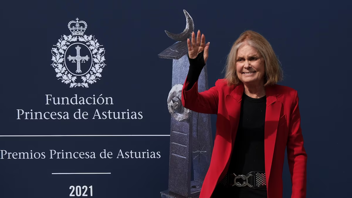 Gloria Steinem, ícono del feminismo y periodista, muere a los 92 años; la activista «abrió puertas a millones»