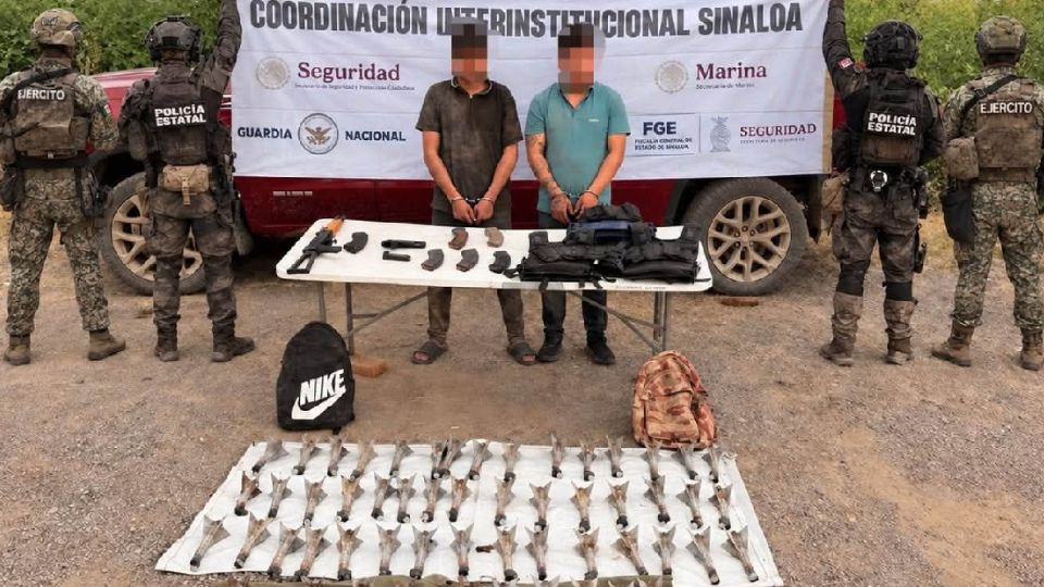 Agr3den a policías en Sinaloa; detienen a tres sujetos con armas y explosiv0s para drones
