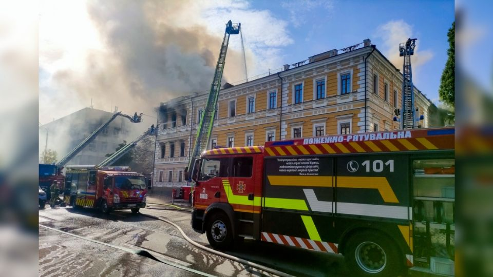 Rusia ataca la Academia de las Ciencias de Ucrania y deja al menos un muert*