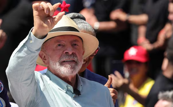 Lula presenta ventaja de 5 puntos frente a Flávio Bolsonaro; faltan 6 días para elecciones en Brasil